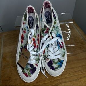 NWT Wrangler floral sneakers size 40 (9-10)
